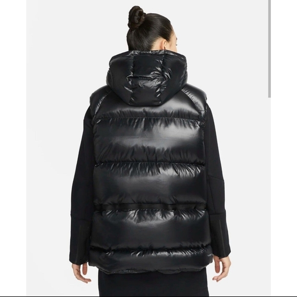 Brand new Nike Sportswear Therma-Fit City Hooded Gilet Down vest DD4656-010 - Picture 4 of 12